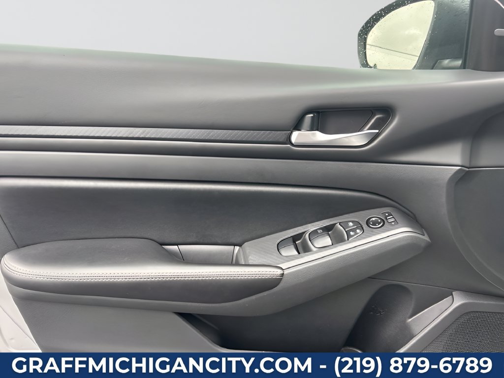 Used 2024 Nissan Altima 2.5 SV FWD image 13