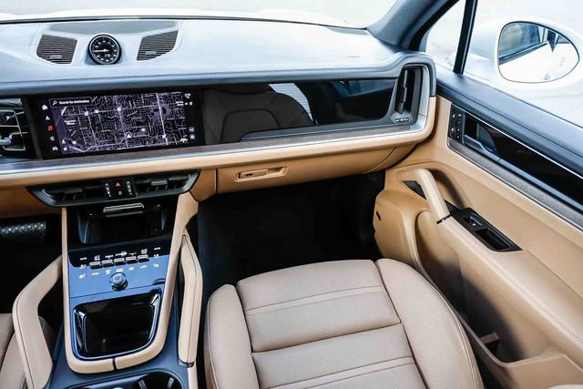 Used 2024 Porsche Cayenne image 29