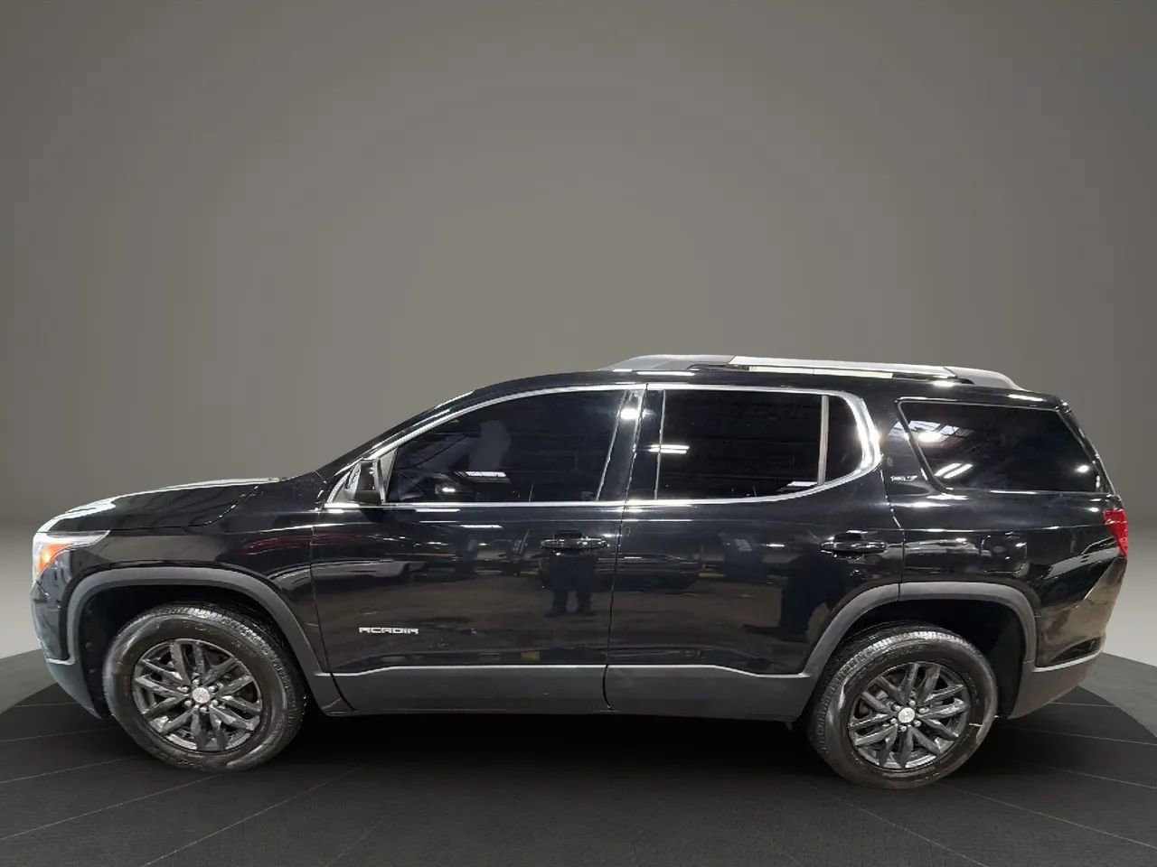 Used 2019 GMC Acadia SLT w/ LPO, Floor Liner Package FWD image 8