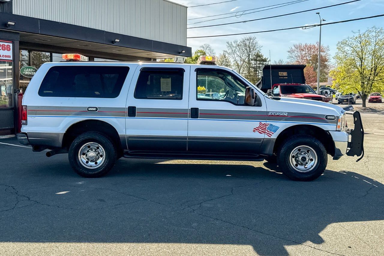 Used 2005 Ford Excursion XLT AWD/4WD image 3