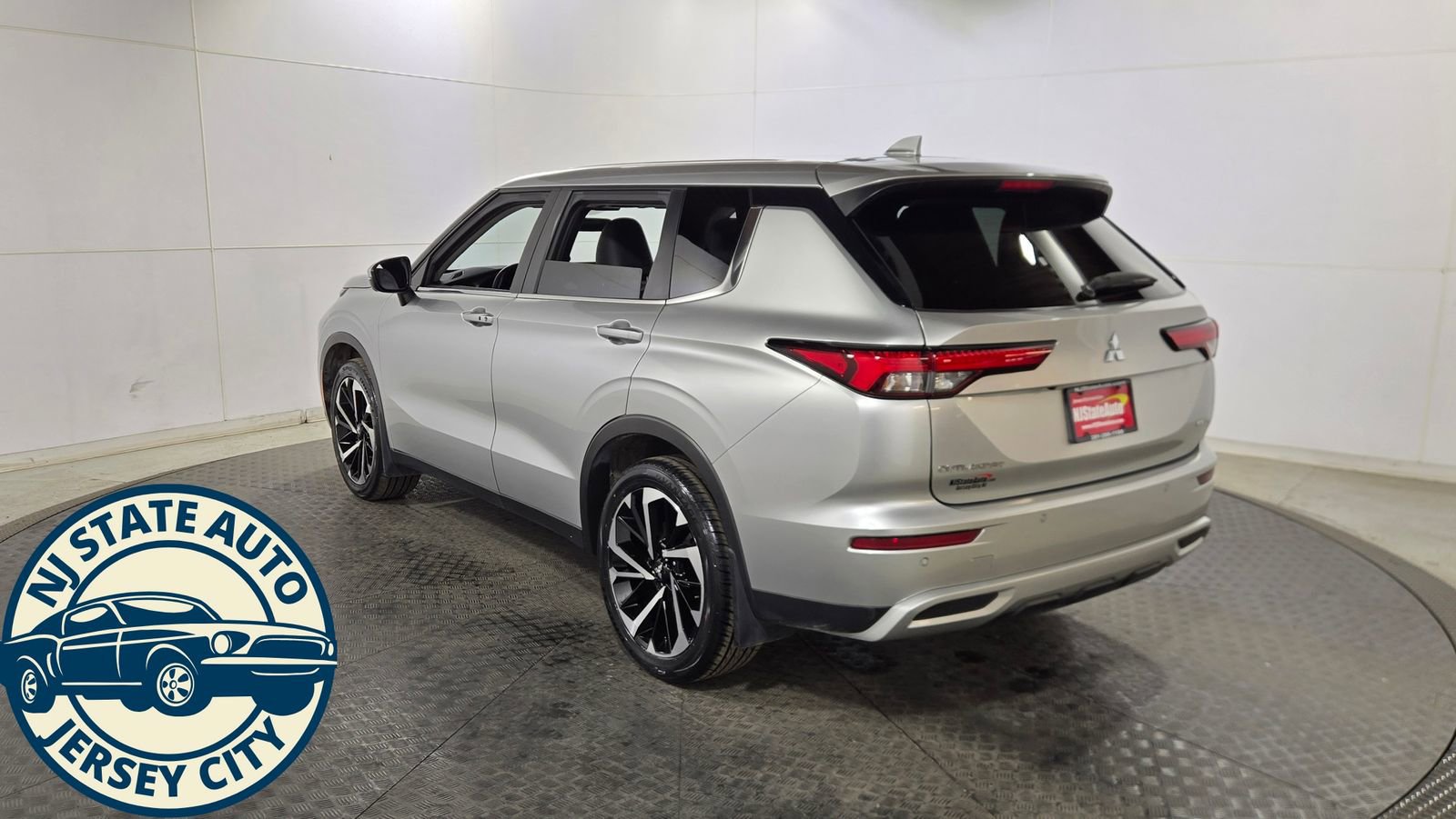 Used 2023 Mitsubishi Outlander SE image 5