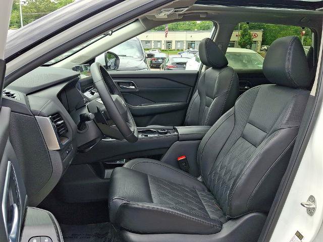 Certified 2025 Nissan Rogue Platinum w/ Tech Package AWD/4WD image 14