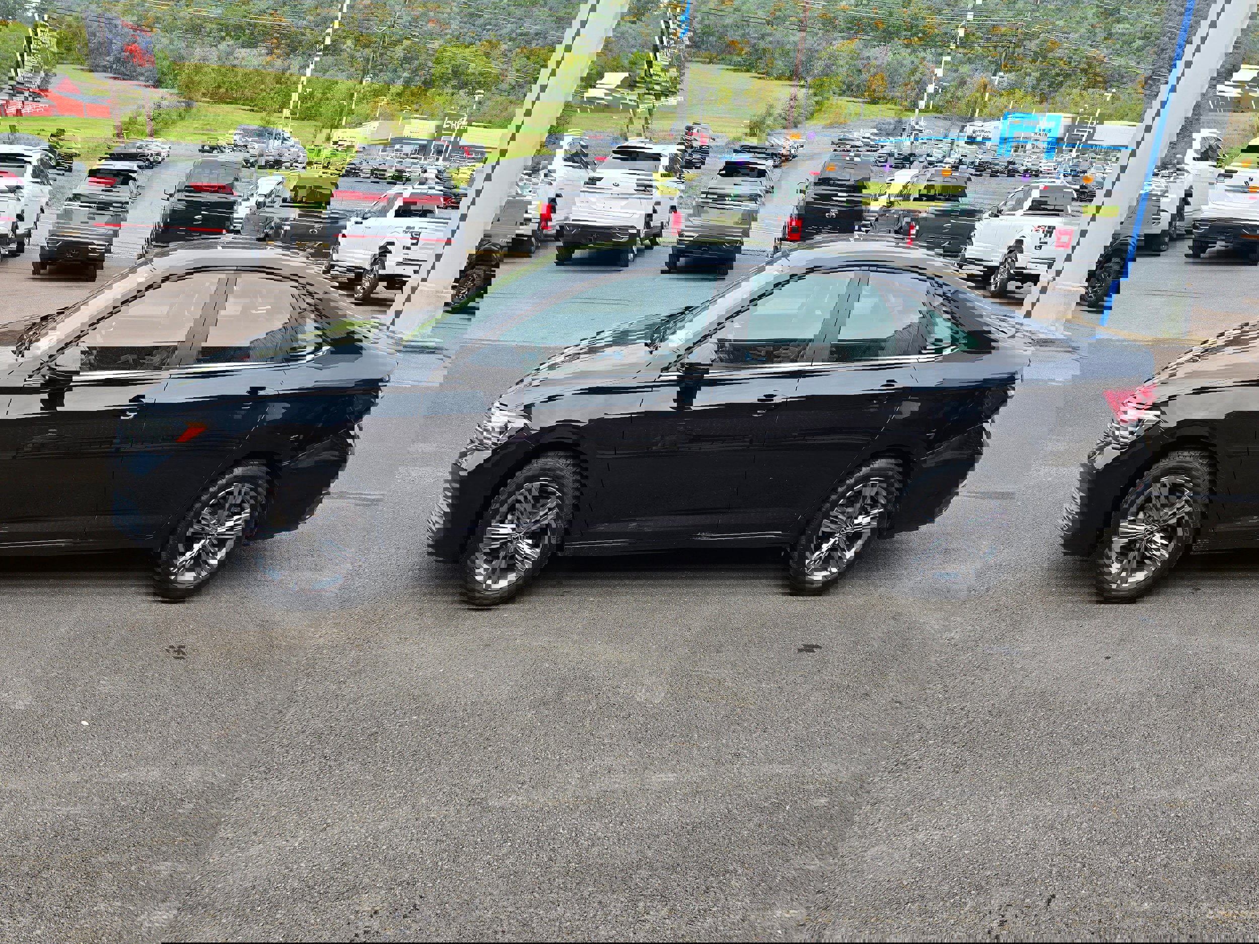 Certified 2023 Volkswagen Jetta SE image 4