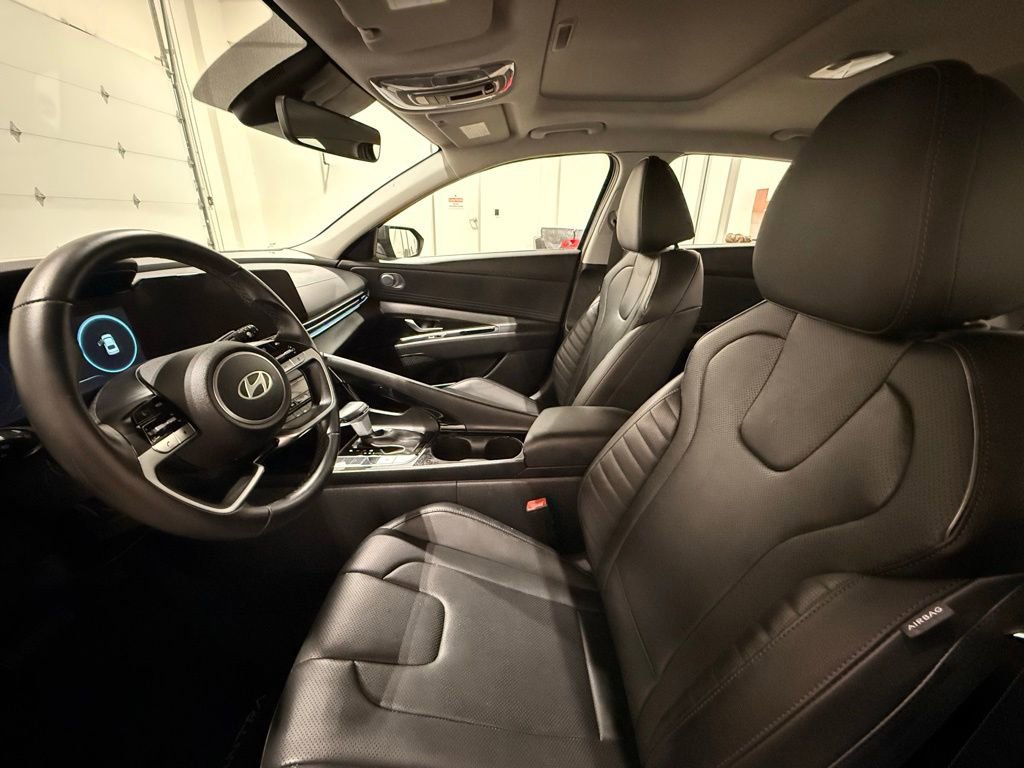 Used 2024 Hyundai Elantra Limited image 16