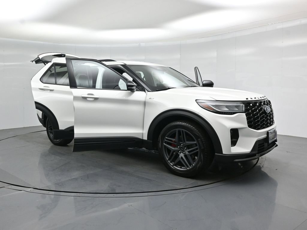 Certified 2025 Ford Explorer ST-Line w/ Premium Package image 36