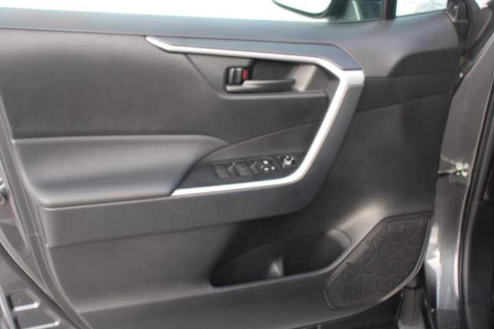 Certified 2025 Toyota RAV4 LE AWD/4WD image 10