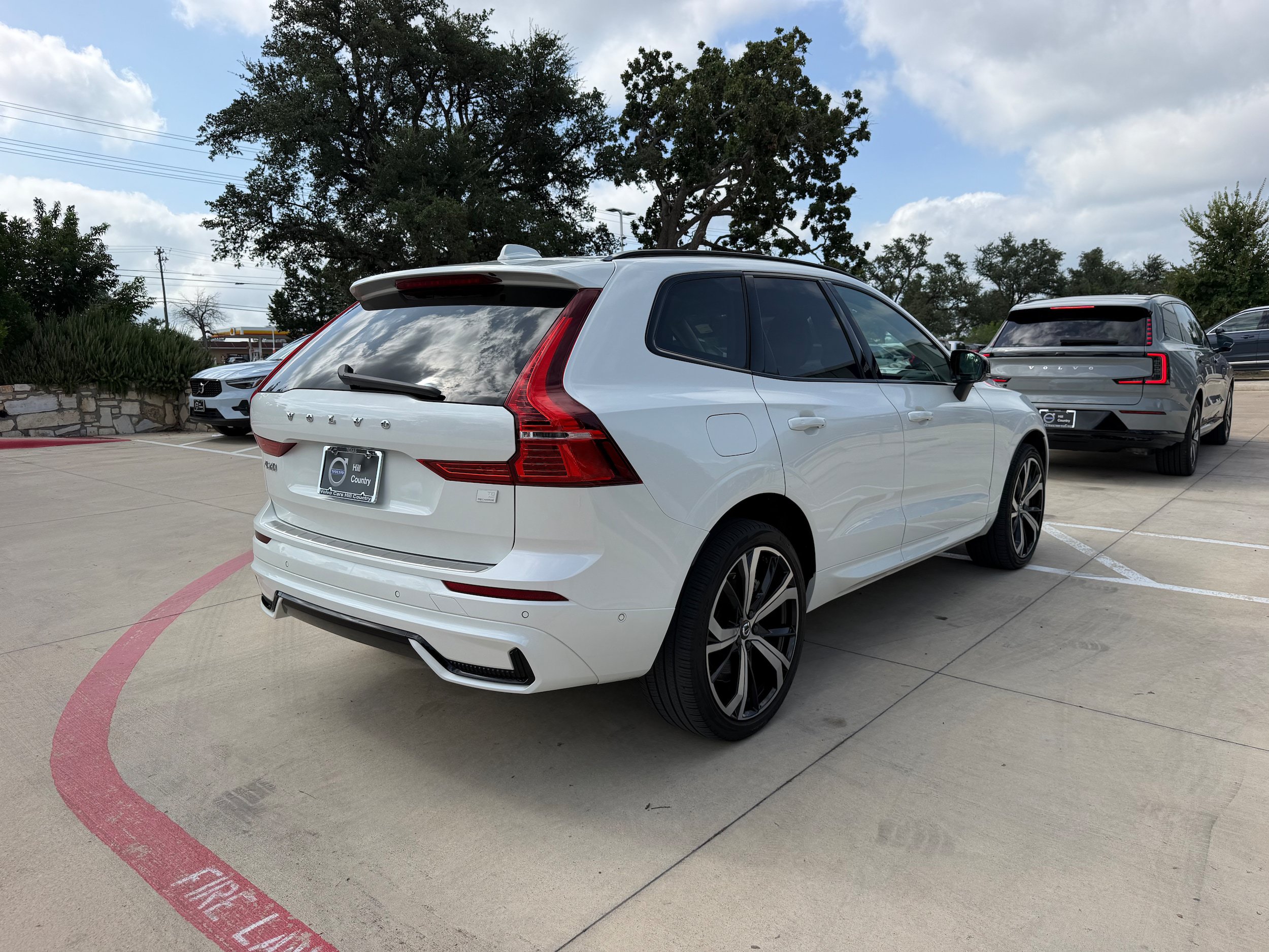 Certified 2024 Volvo XC60 T8 Ultimate w/ Protection Package Premier AWD/4WD image 6