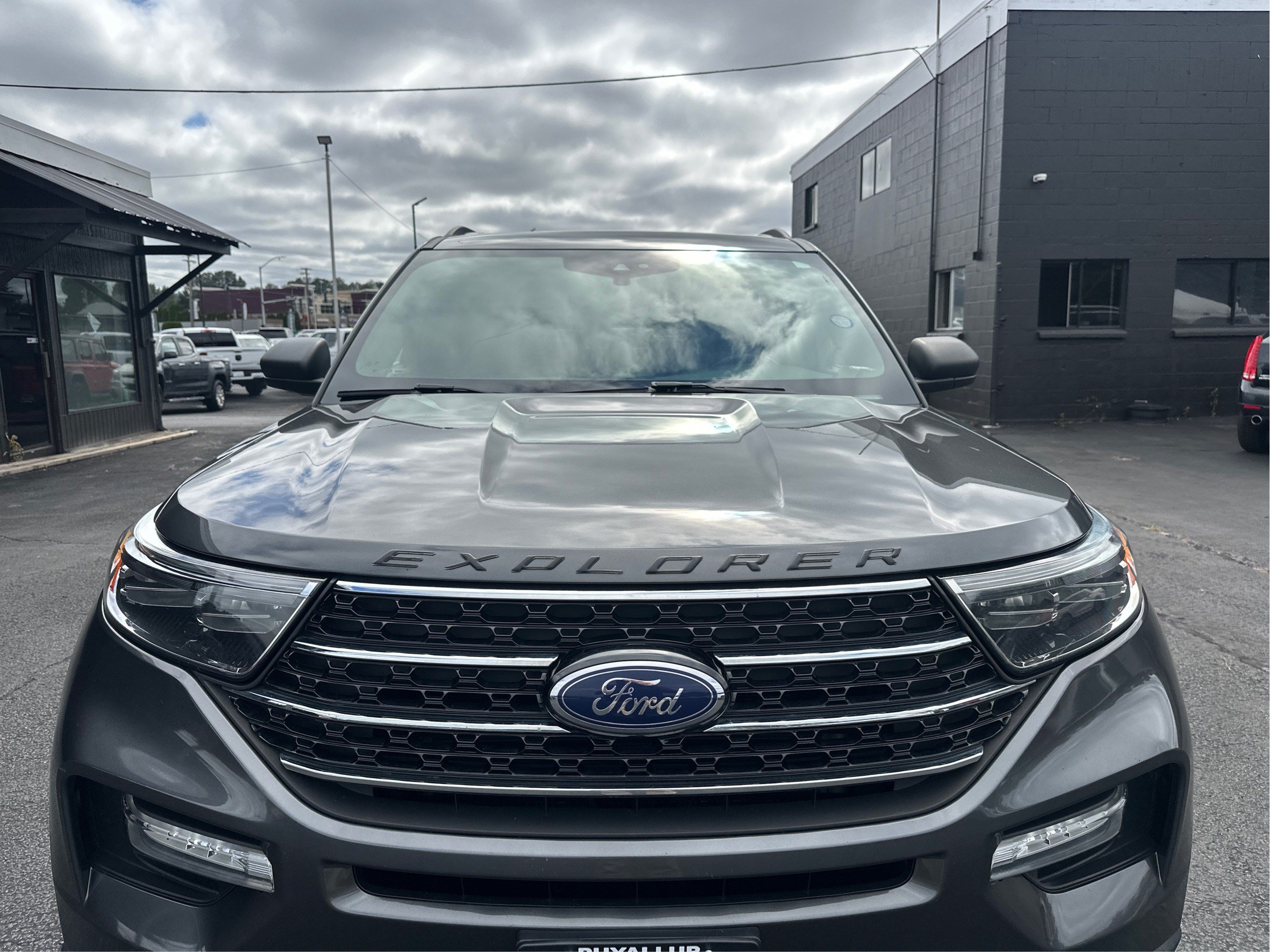 Used 2020 Ford Explorer XLT w/ Equipment Group 202A AWD/4WD image 25