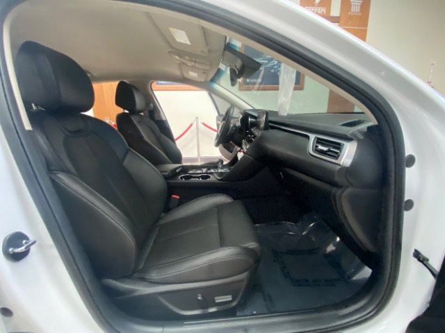 Used 2025 Genesis G70 2.5T RWD image 12