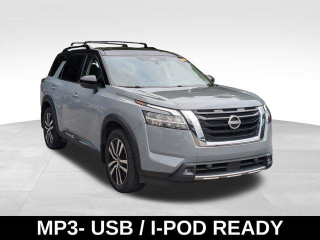 Used 2024 Nissan Pathfinder Platinum image 4