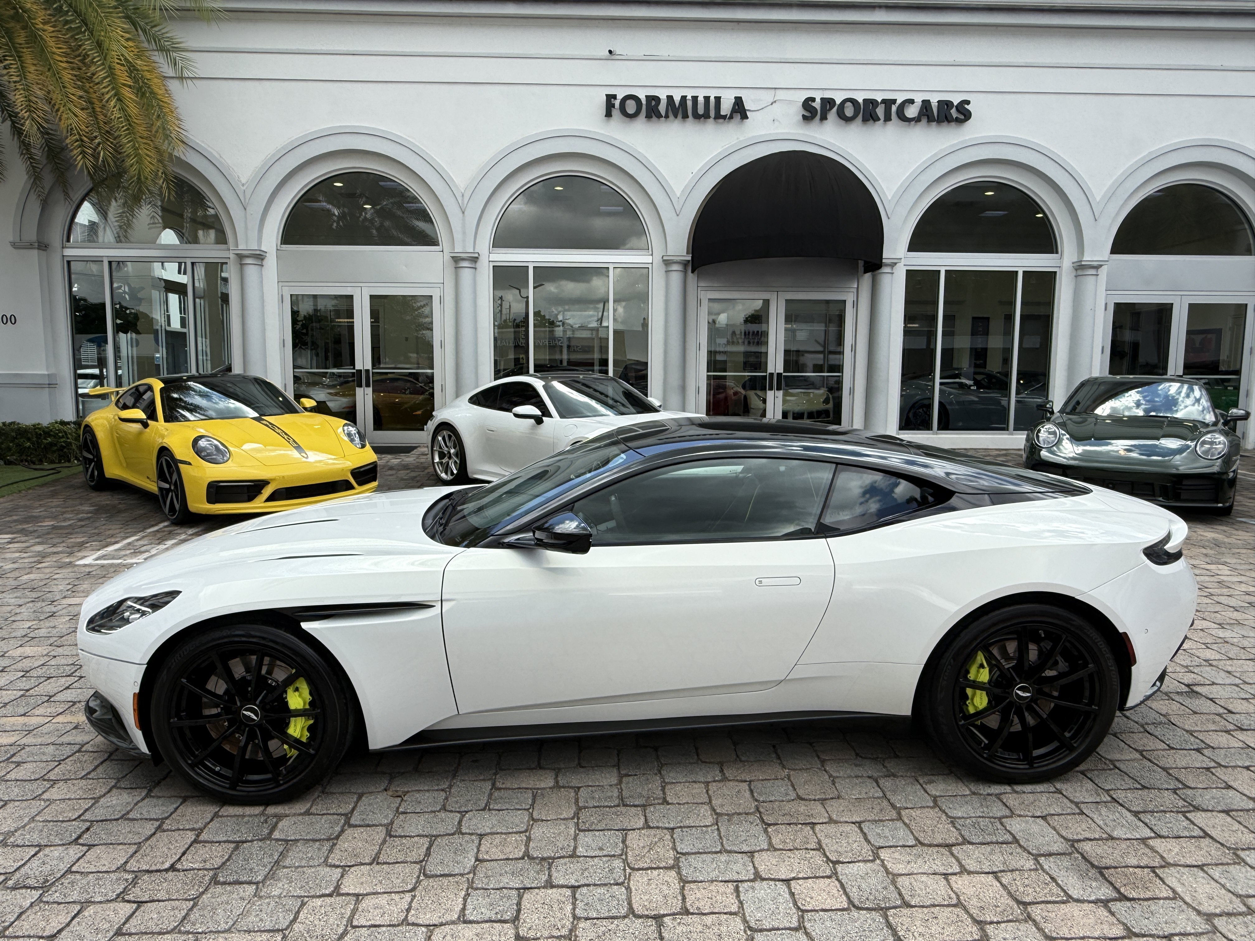 Used 2020 Aston Martin DB11 AMR RWD image 30