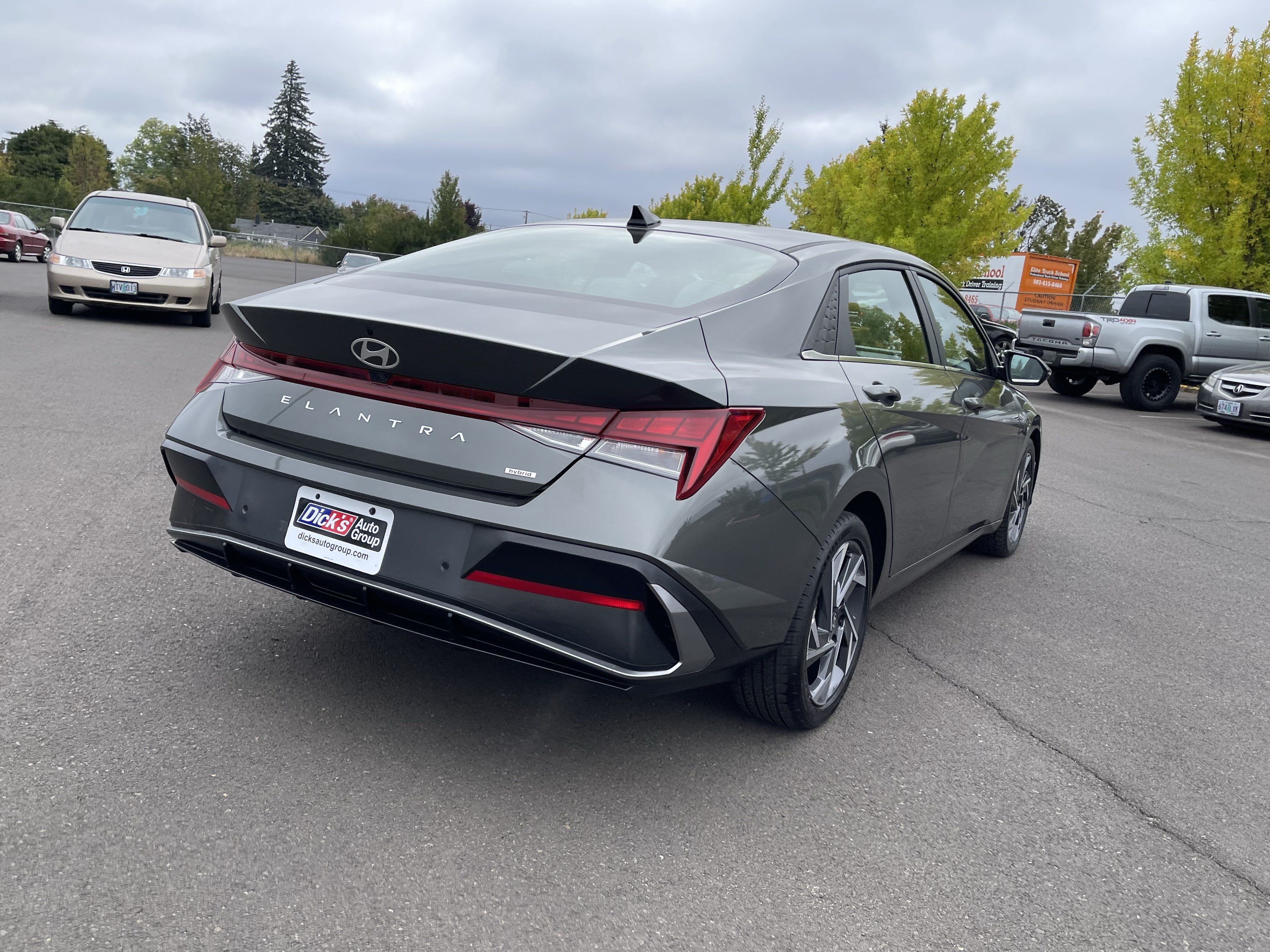 Used 2024 Hyundai Elantra Limited FWD image 5