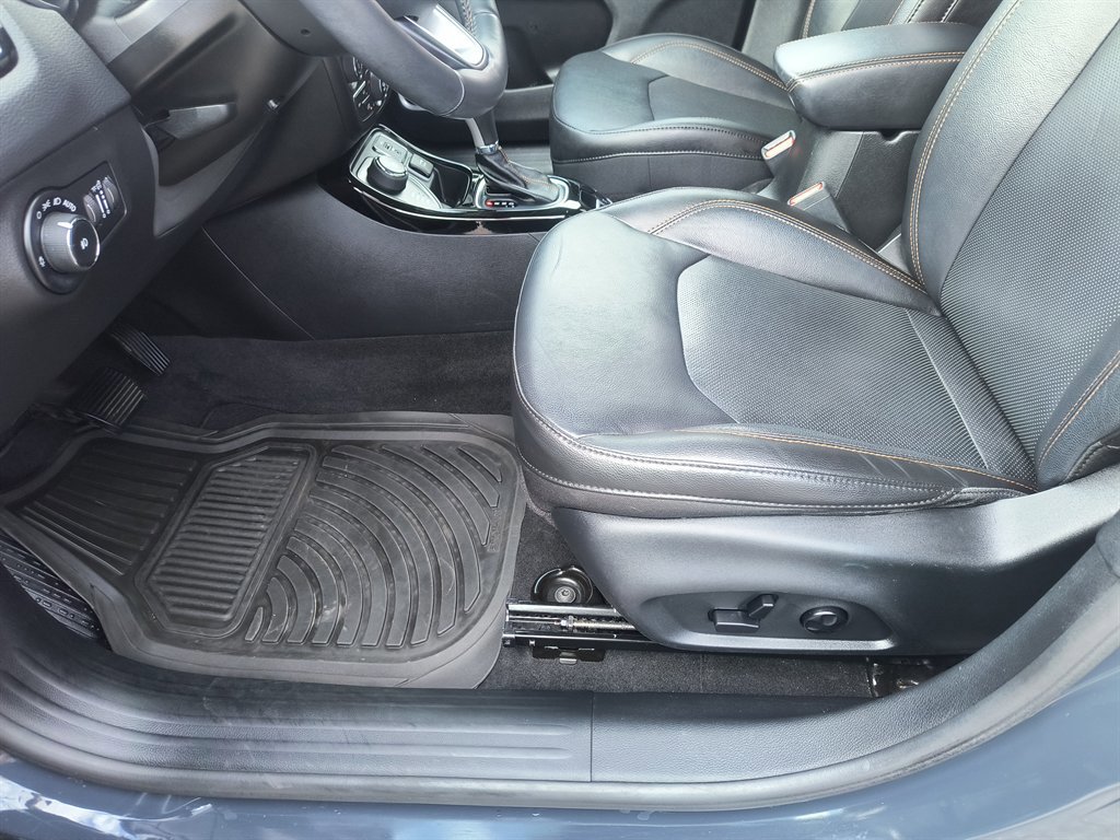 Used 2018 Jeep Compass Limited AWD/4WD image 17