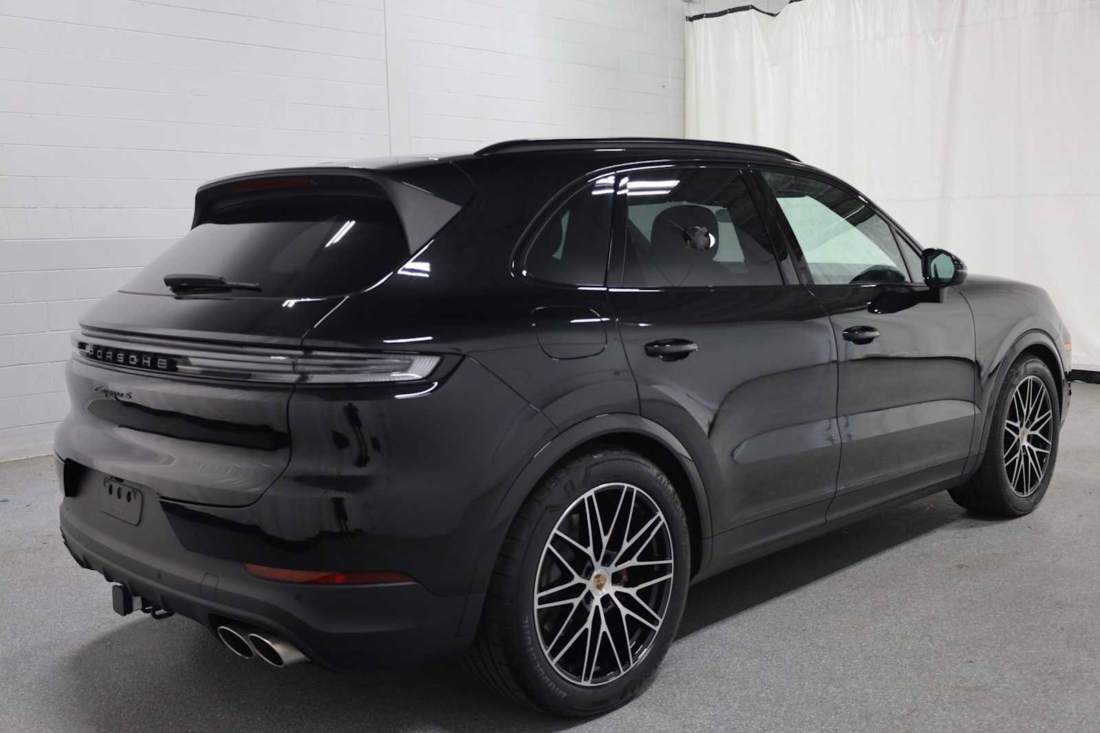 Certified 2025 Porsche Cayenne S image 9