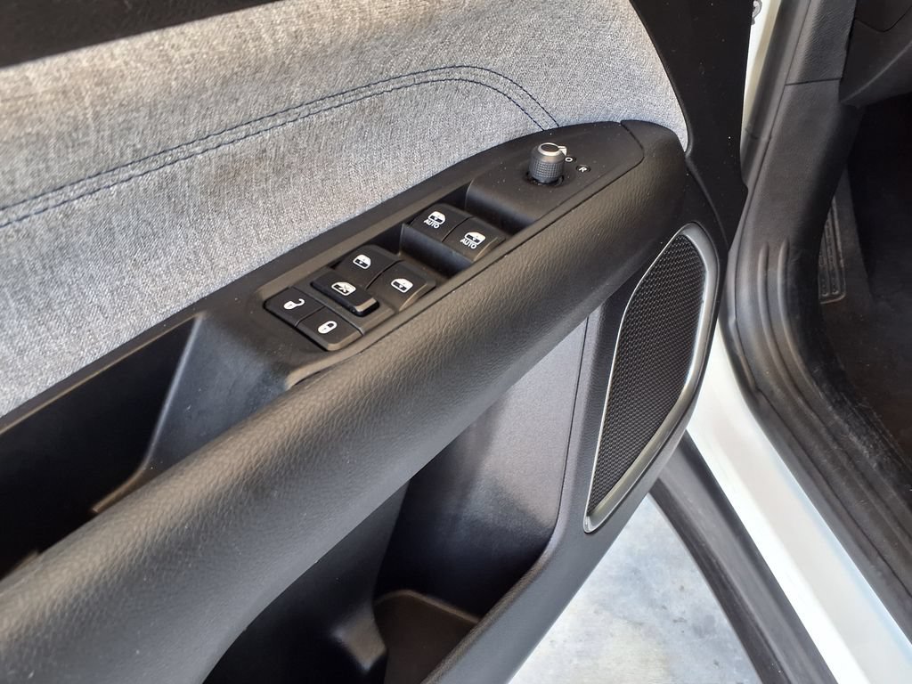 Used 2024 Jeep Compass Latitude AWD/4WD image 19