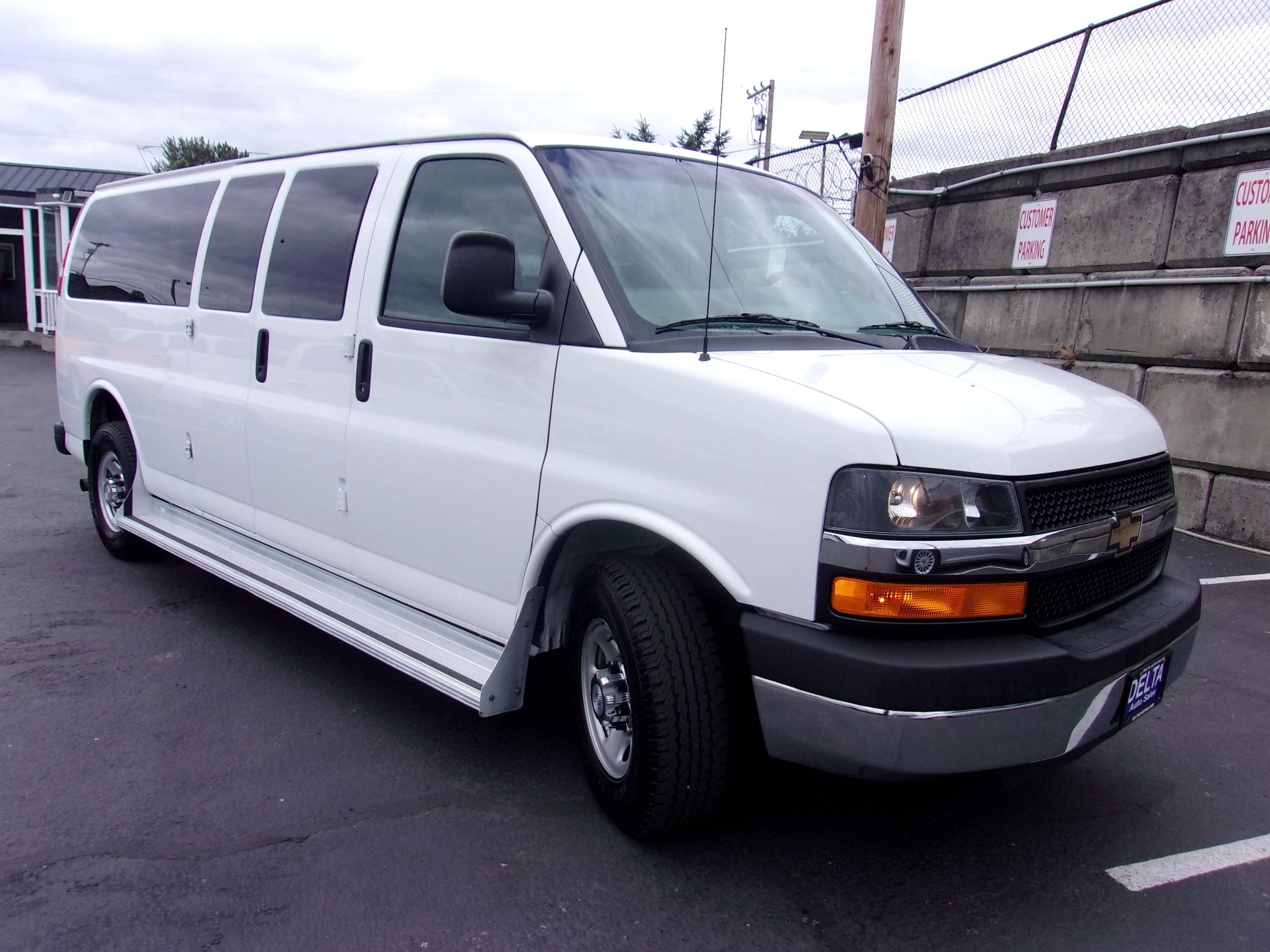 Used 2016 Chevrolet Express 3500 LT w/ LT Preferred Equipment Group RWD image 1