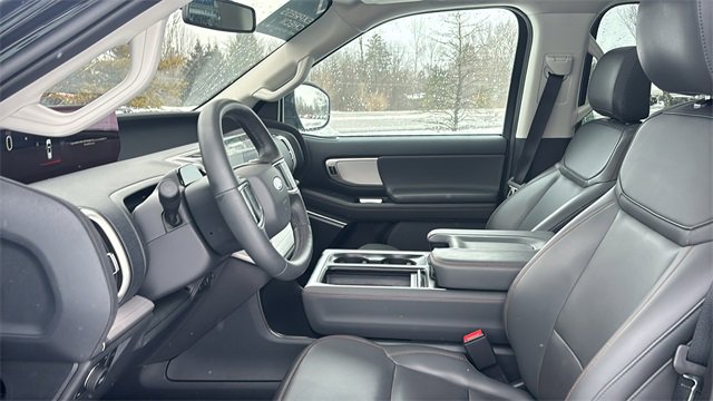 Used 2025 Ford Expedition Active image 25