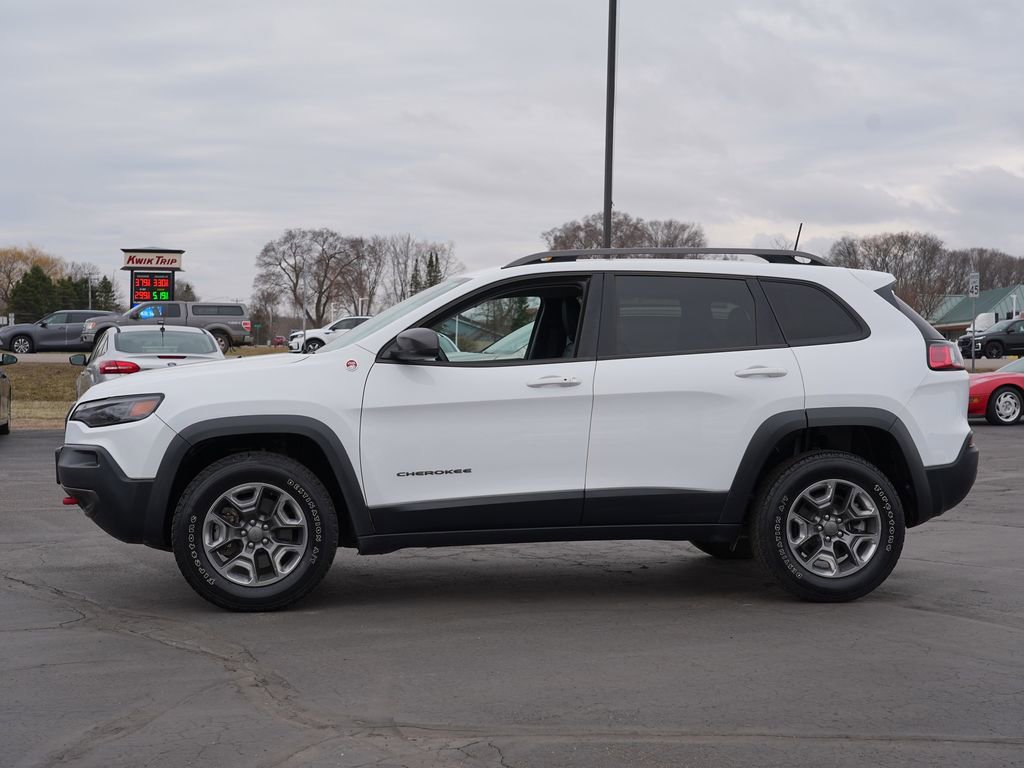 Used 2019 Jeep Cherokee Trailhawk image 2