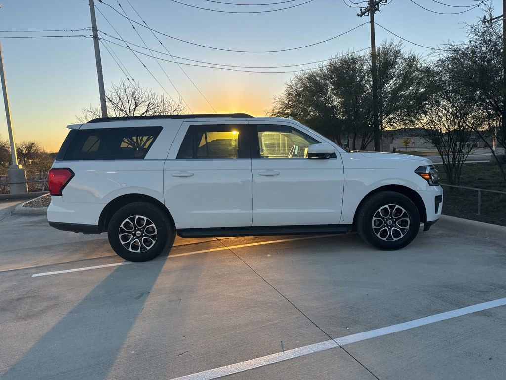 Used 2024 Ford Expedition Max XLT image 2