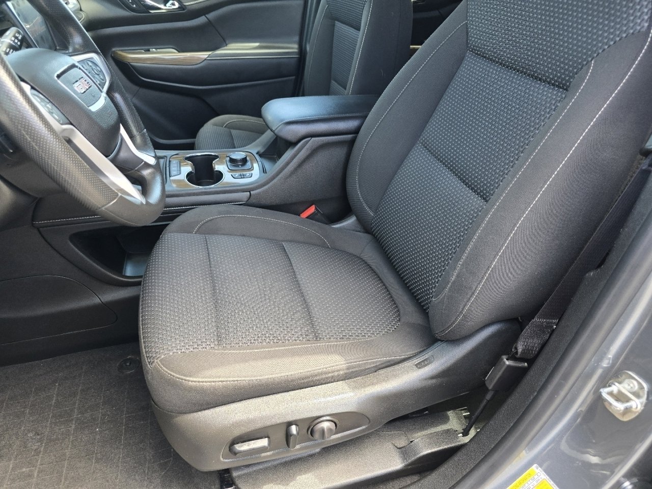 Used 2021 GMC Acadia SLE w/ Driver Convenience Package FWD image 20