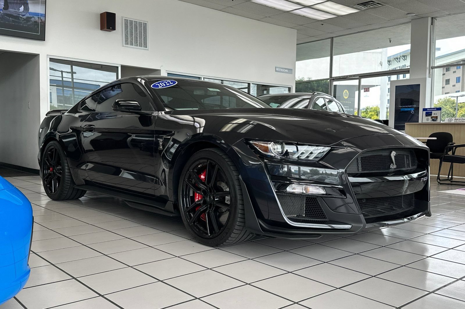Used 2022 Ford Mustang Shelby GT500 w/ Technology Package RWD image 2