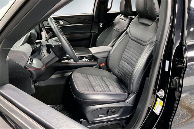 Used 2025 Ford Explorer ST-Line w/ ST-Line Street Pack image 21