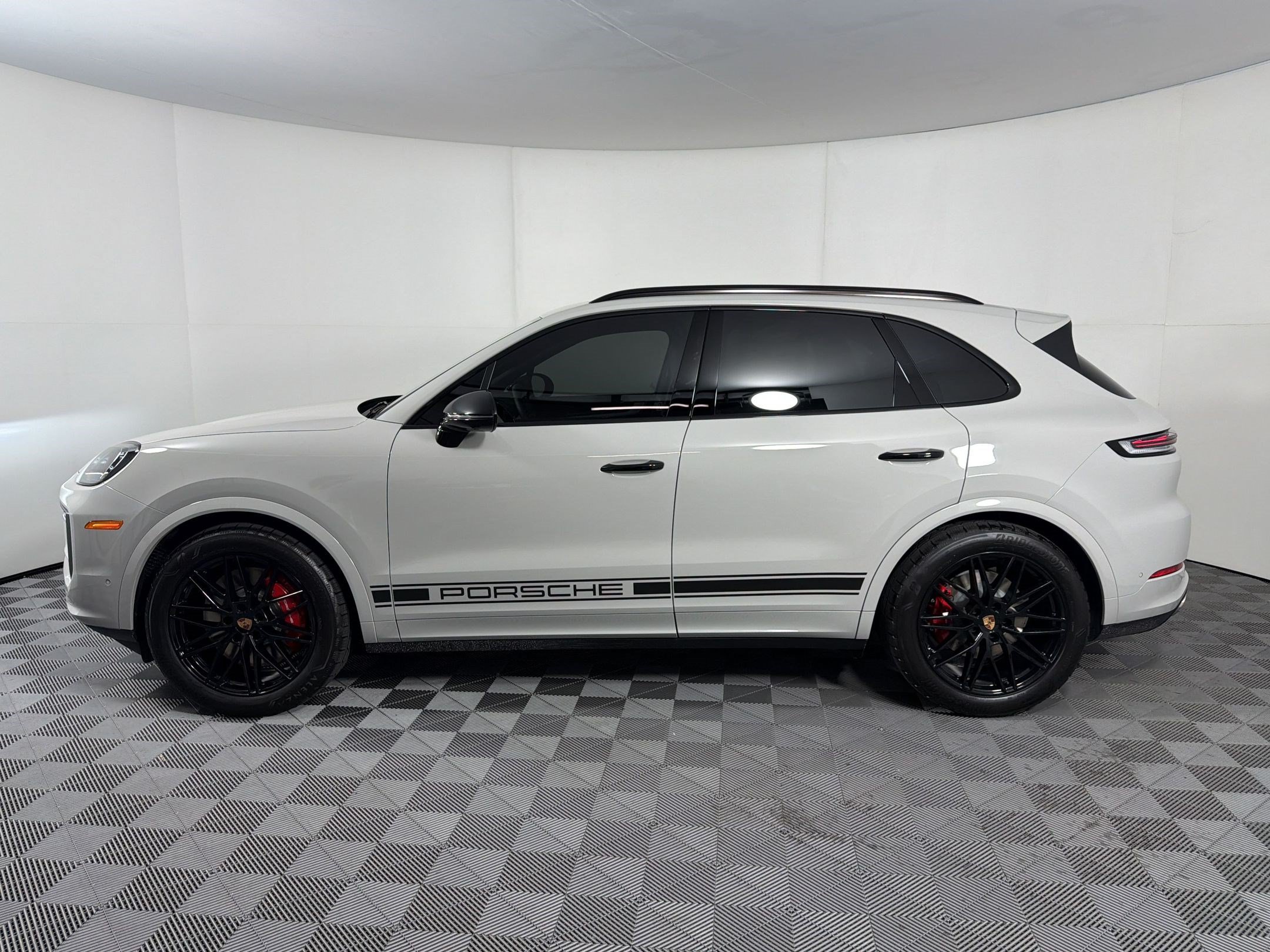 New 2026 Porsche Cayenne S AWD/4WD image 2