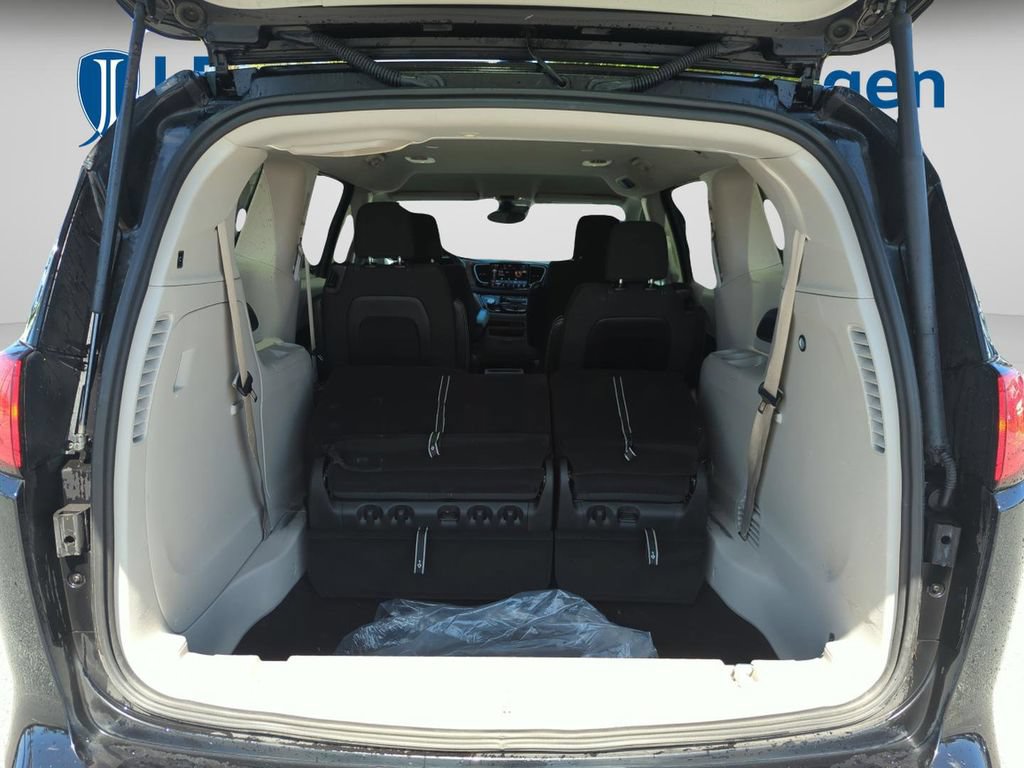 Used 2024 Chrysler Voyager LX FWD image 17