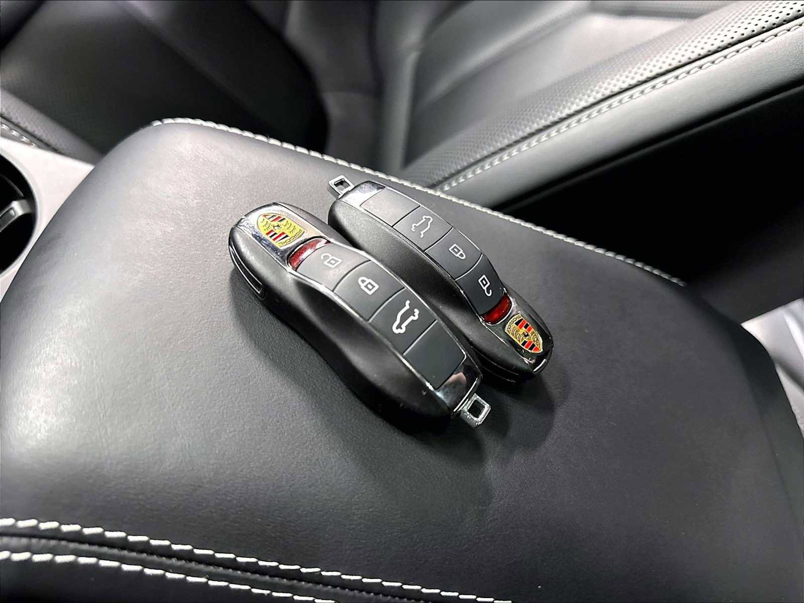 Used 2026 Porsche Macan AWD/4WD image 37