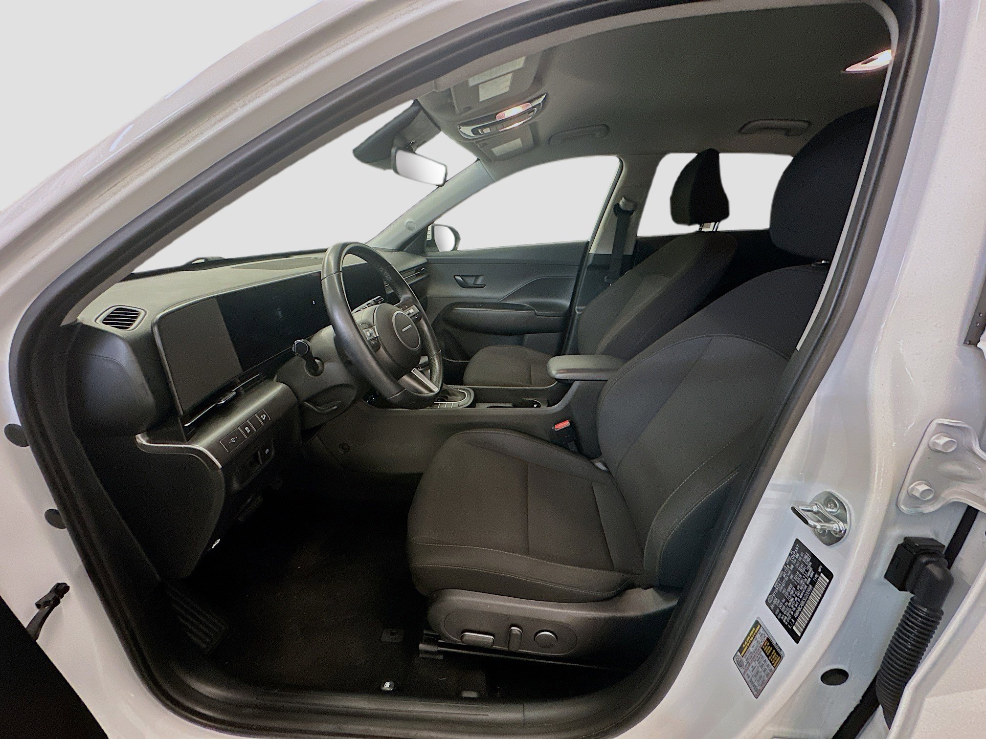 Used 2025 Hyundai Kona SEL image 13