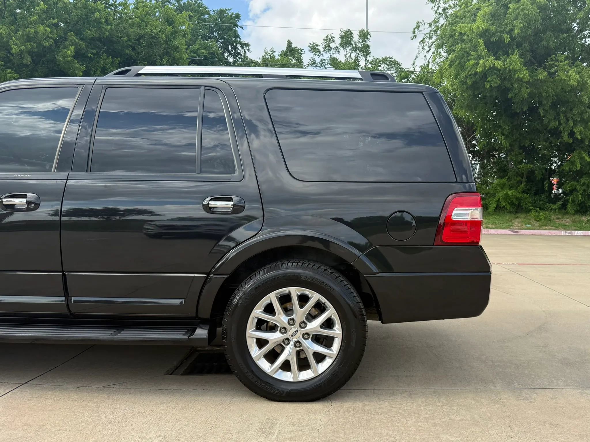 Used 2014 Ford Expedition Limited image 16