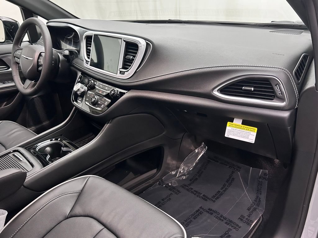 New 2026 Chrysler Pacifica Limited w/ S Appearance Package AWD/4WD image 19