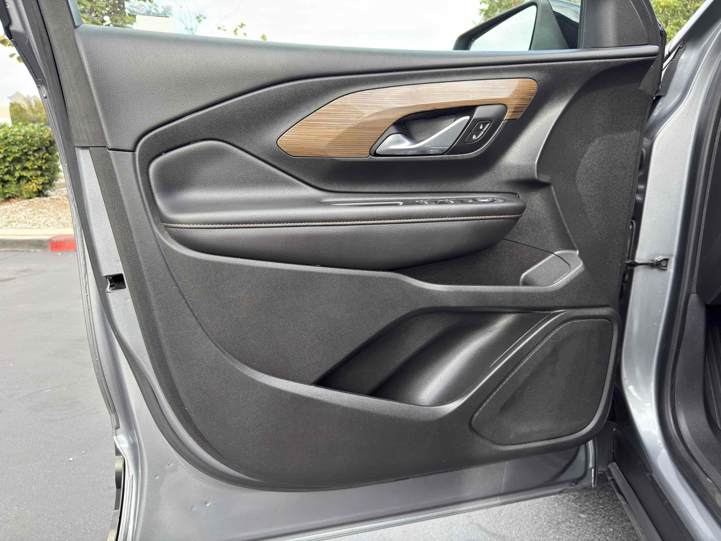 Used 2020 GMC Terrain SLE w/ Elevation Edition image 30