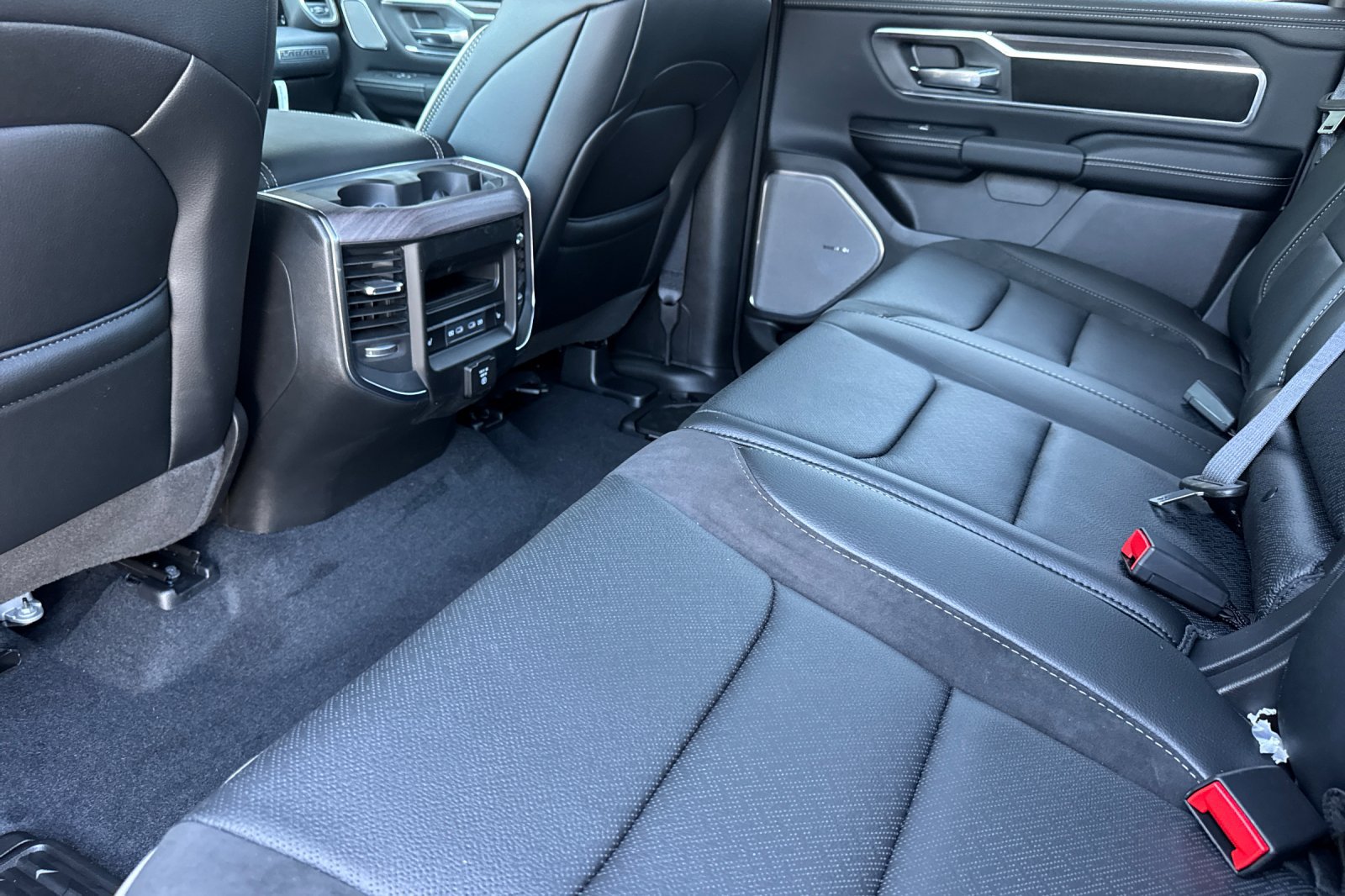 New 2026 RAM 1500 Laramie AWD/4WD image 11