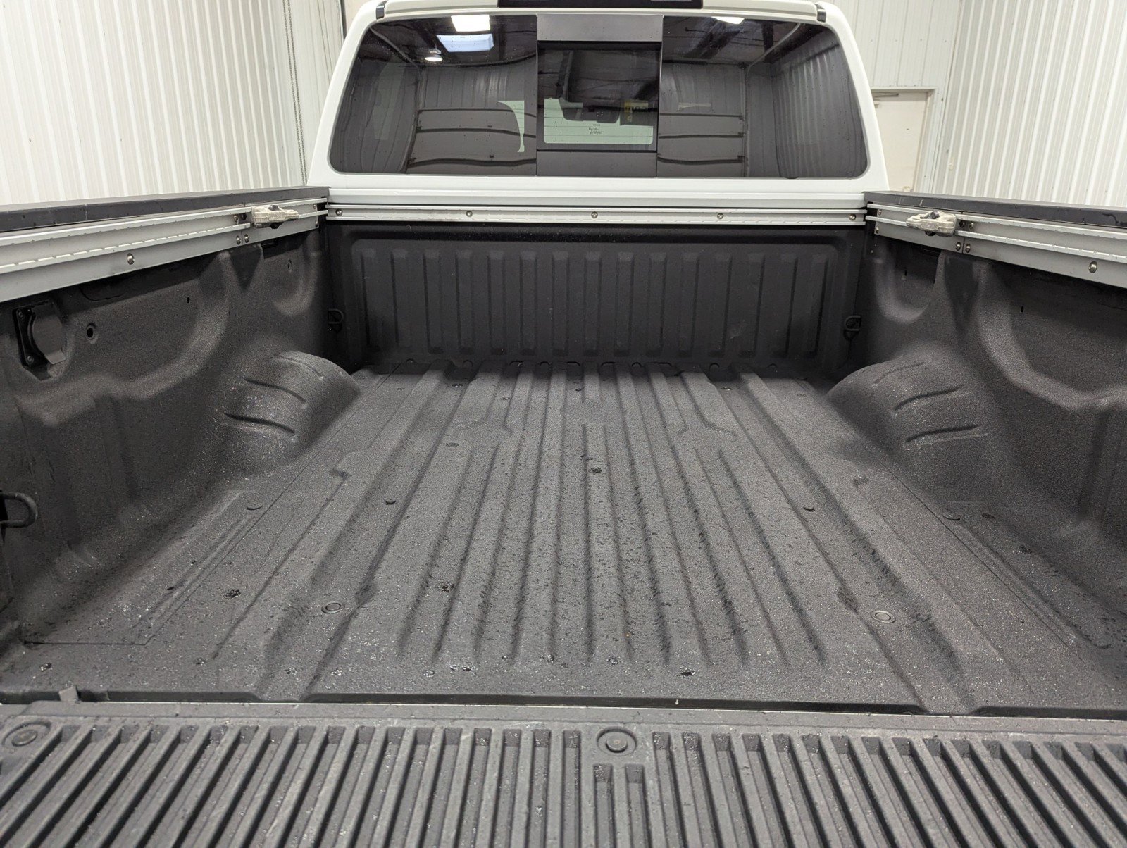 Used 2024 Nissan Titan SV w/ SV Convenience Package image 24