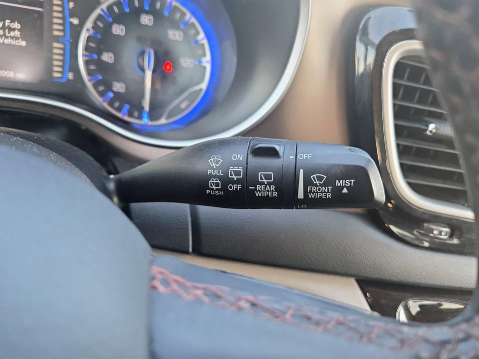 Used 2017 Chrysler Pacifica Touring-L image 17