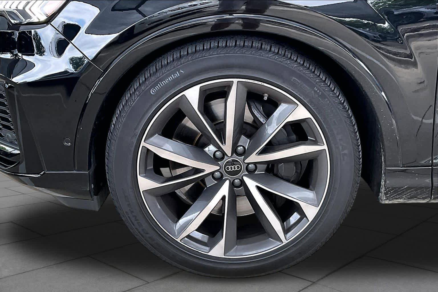 Used 2023 Audi SQ7 Prestige w/ Prestige Package AWD/4WD image 9