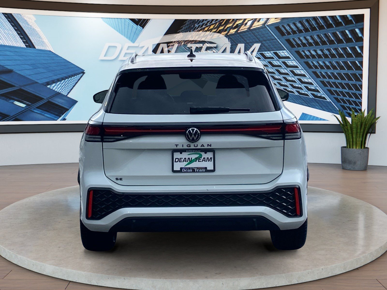 New 2026 Volkswagen Tiguan SE R-Line FWD image 7