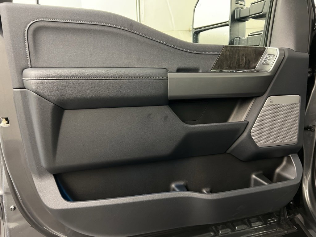 New 2026 Ford F350 Lariat w/ Black Appearance Package image 33