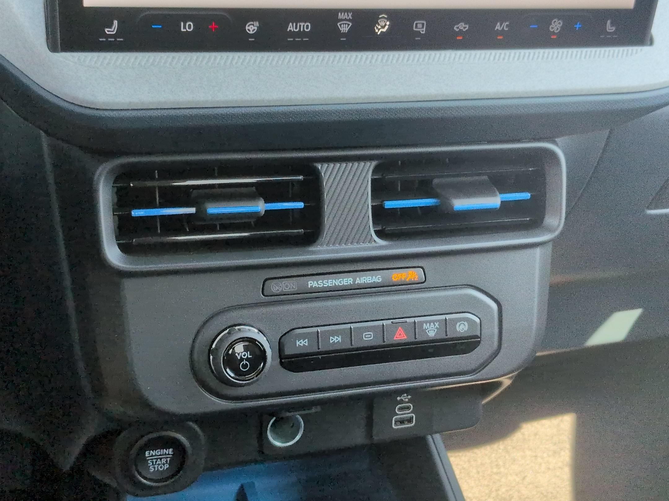 New 2026 Ford Maverick XLT w/ XLT Luxury Package FWD image 25