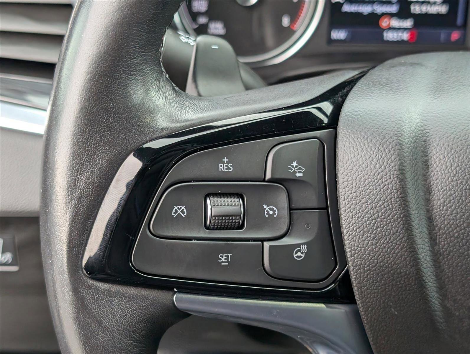 Used 2022 Buick Enclave Essence image 24