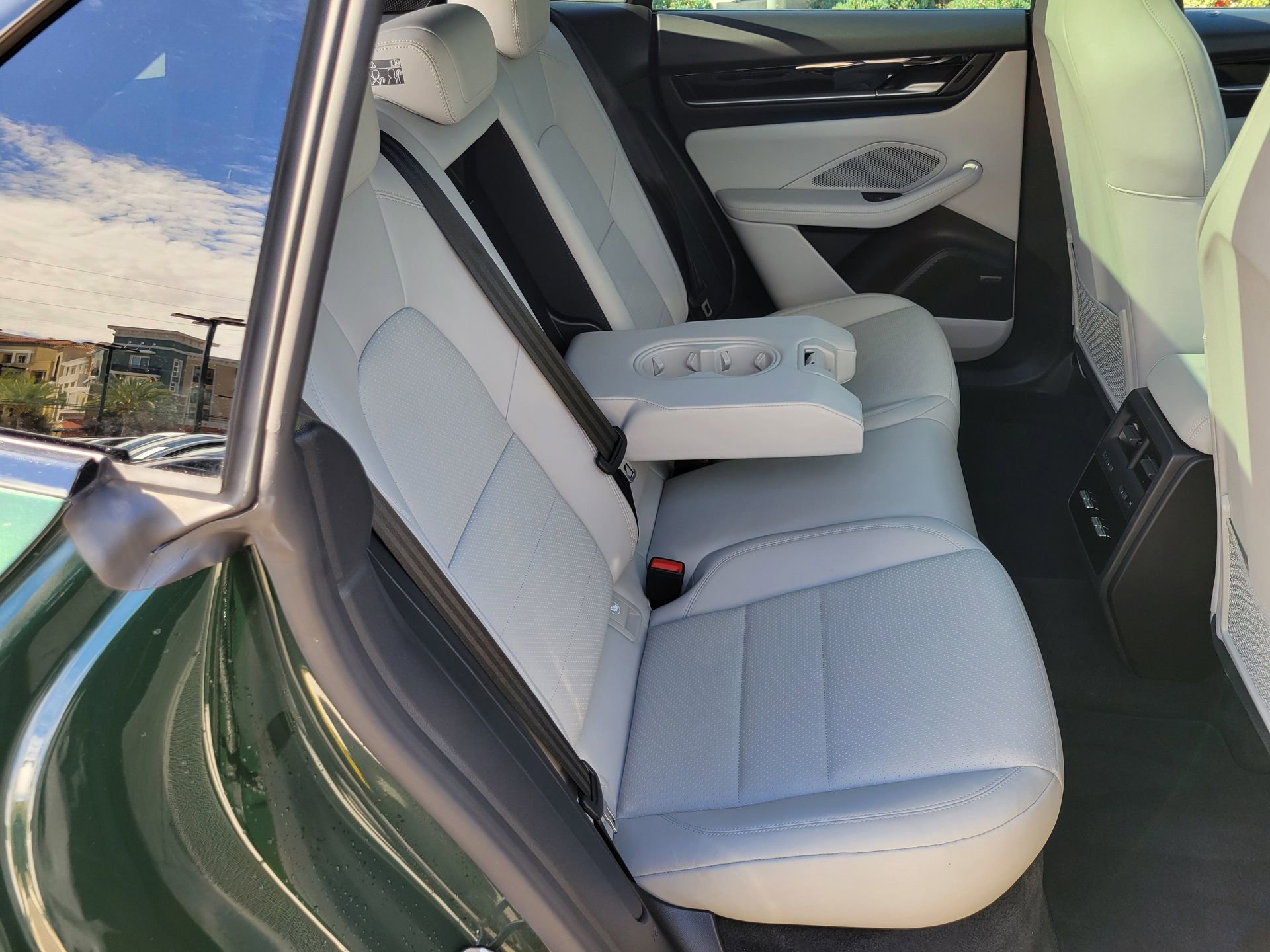 Used 2025 Porsche Macan 4S Electric image 30