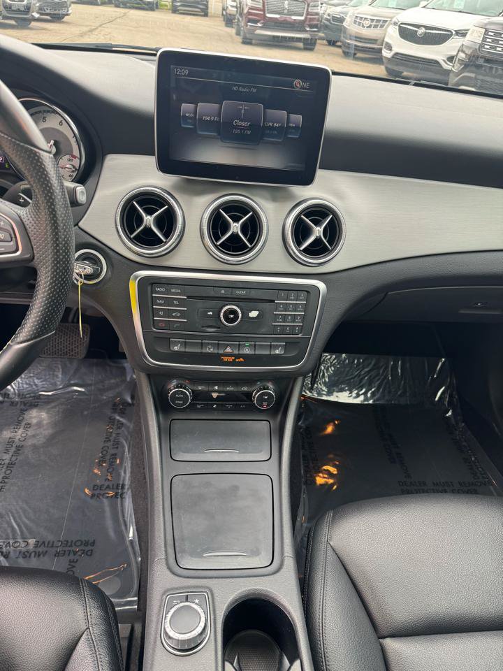 Used 2015 Mercedes-Benz CLA 250 4MATIC image 31