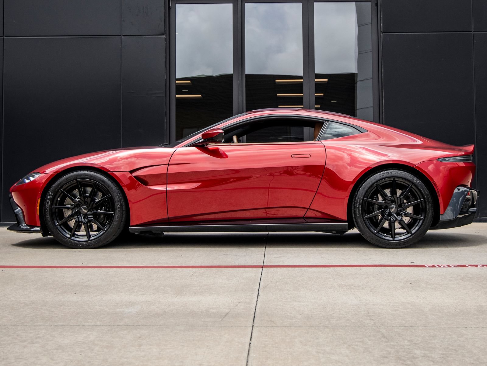 Used 2020 Aston Martin V8 Vantage Coupe RWD image 9