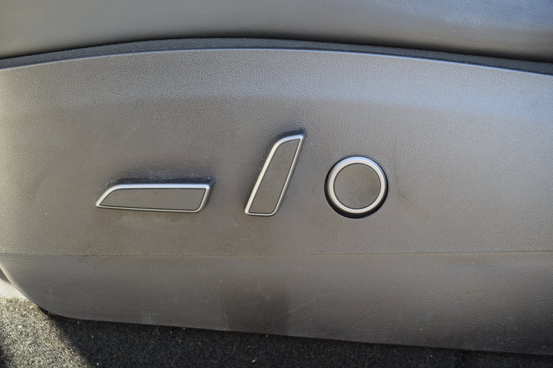 Used 2021 Tesla Model Y Long Range image 17