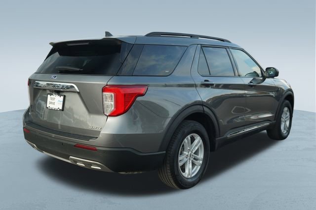 Used 2022 Ford Explorer XLT w/ Equipment Group 202A image 9