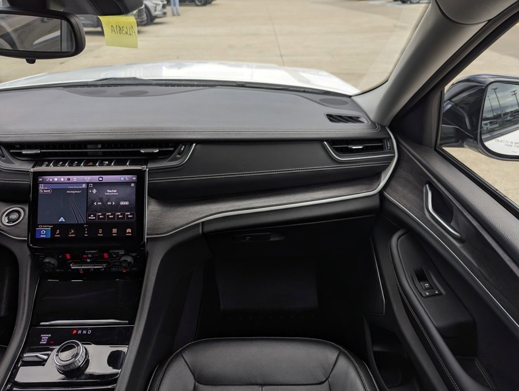 Used 2023 Jeep Grand Cherokee Limited image 4