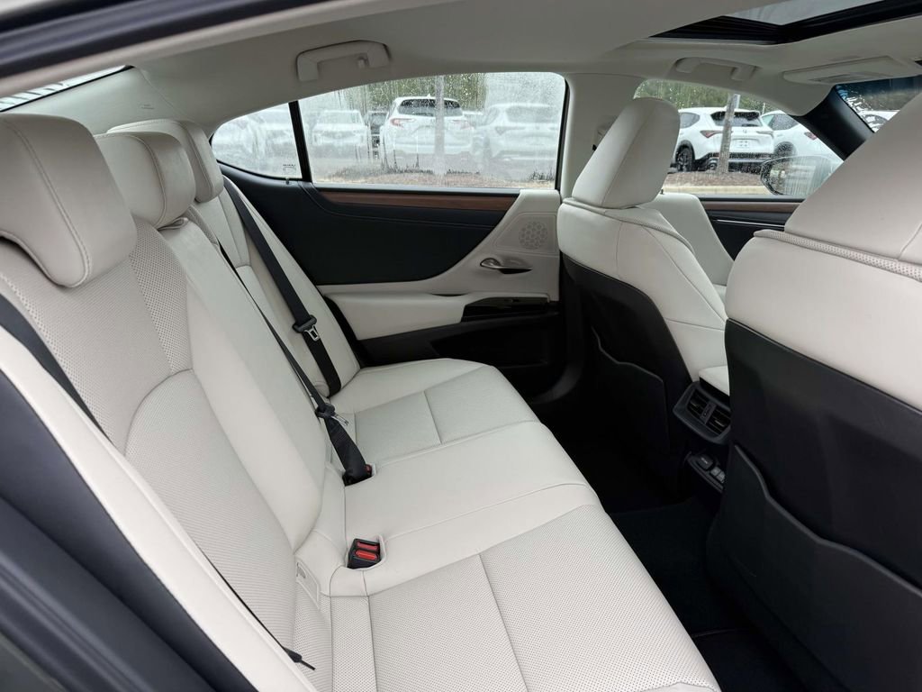Used 2025 Lexus ES 350 Premium image 16