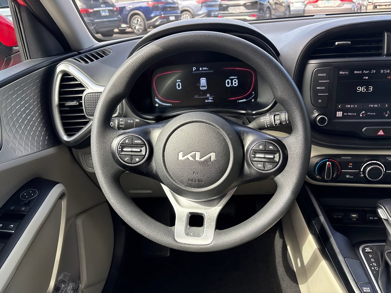 Used 2025 Kia Soul LX w/ LX Technology Package FWD image 14
