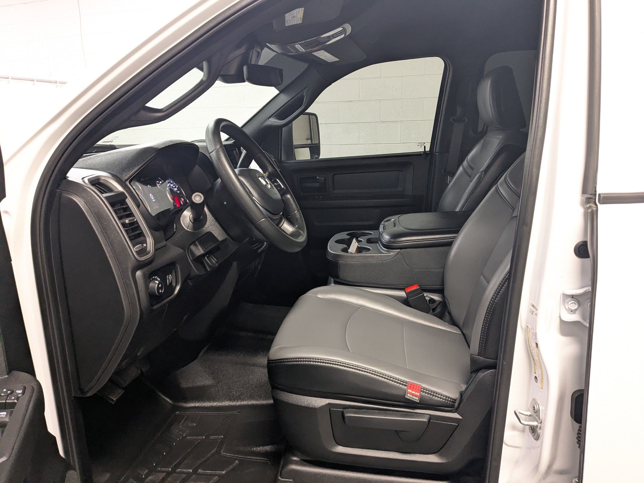 Certified 2026 RAM 3500 Tradesman AWD/4WD image 18